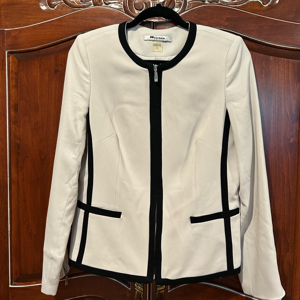 Nygard Collection Women's Cream and Black Zippered Tailored Blazer Jacket